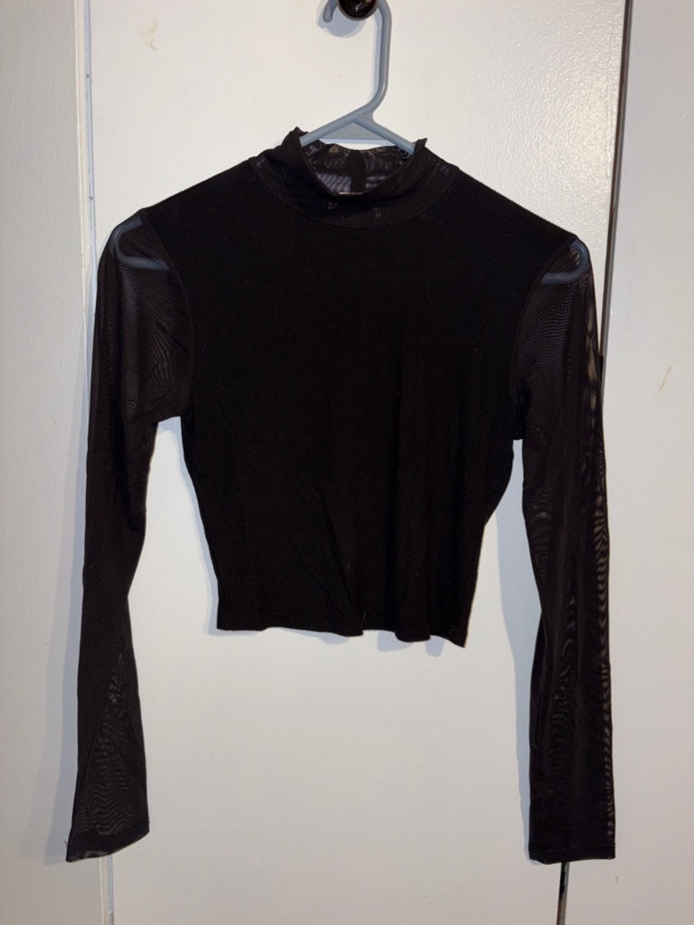 Bozzolo Black Long-Sleeve Mesh-Trim Crop Top